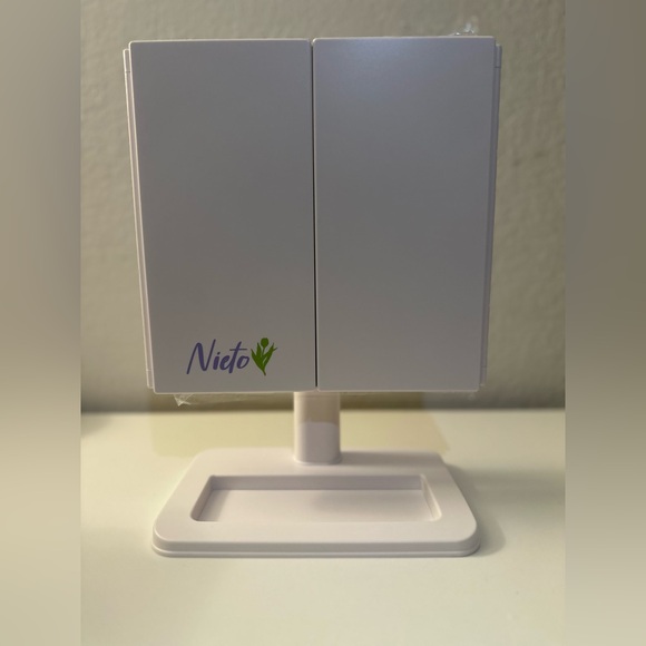 NEW PROFESSIONAL LARGE VANITY MIRROR WITH LIGHTS - Picture 9 of 15